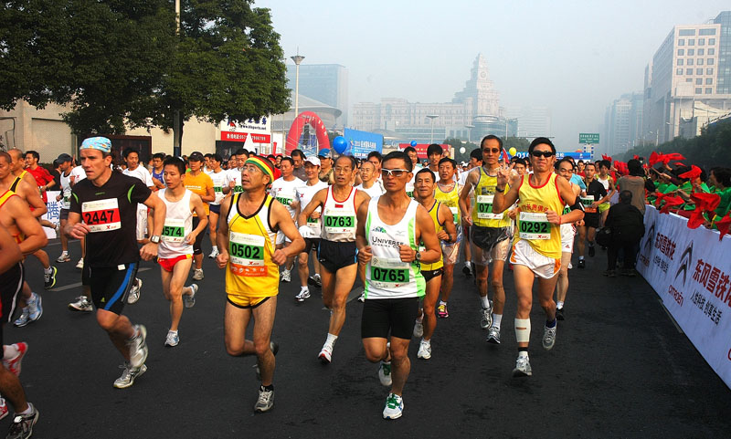 万人共跑杭州国际马拉松