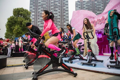 2017首届杭州国际女子马拉松魅力开跑, 最美赛道 创意市集 赚足眼球